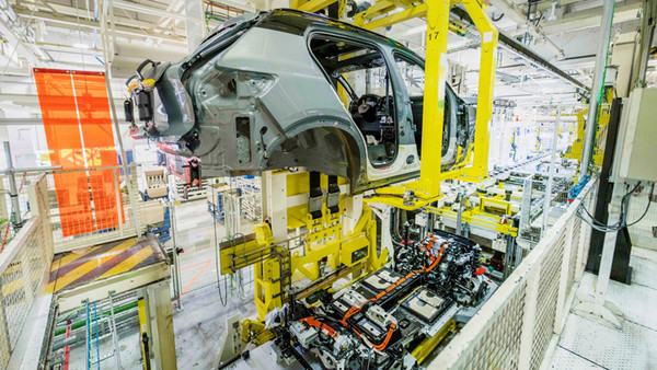 Volvo начала производство своего первого электрокара — кроссовера XC40 Recharge