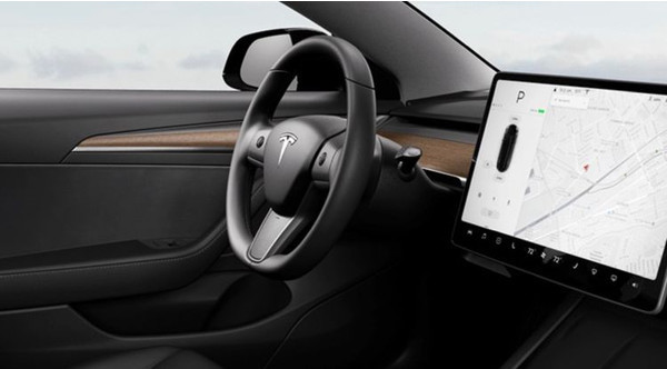 Tesla обновила интерьер Model 3 и добавила подогрев руля