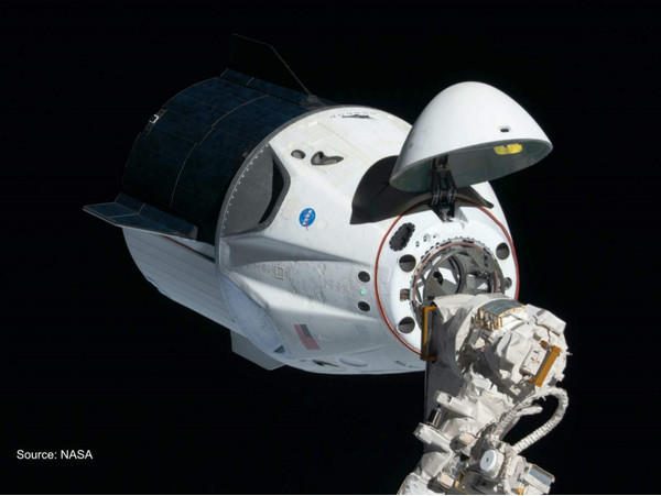 SpaceX показала новую версию пассажирского корабля Crew Dragon