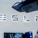 Акции Tesla сильно переоценены и компания затягивает с внедрением автопилота